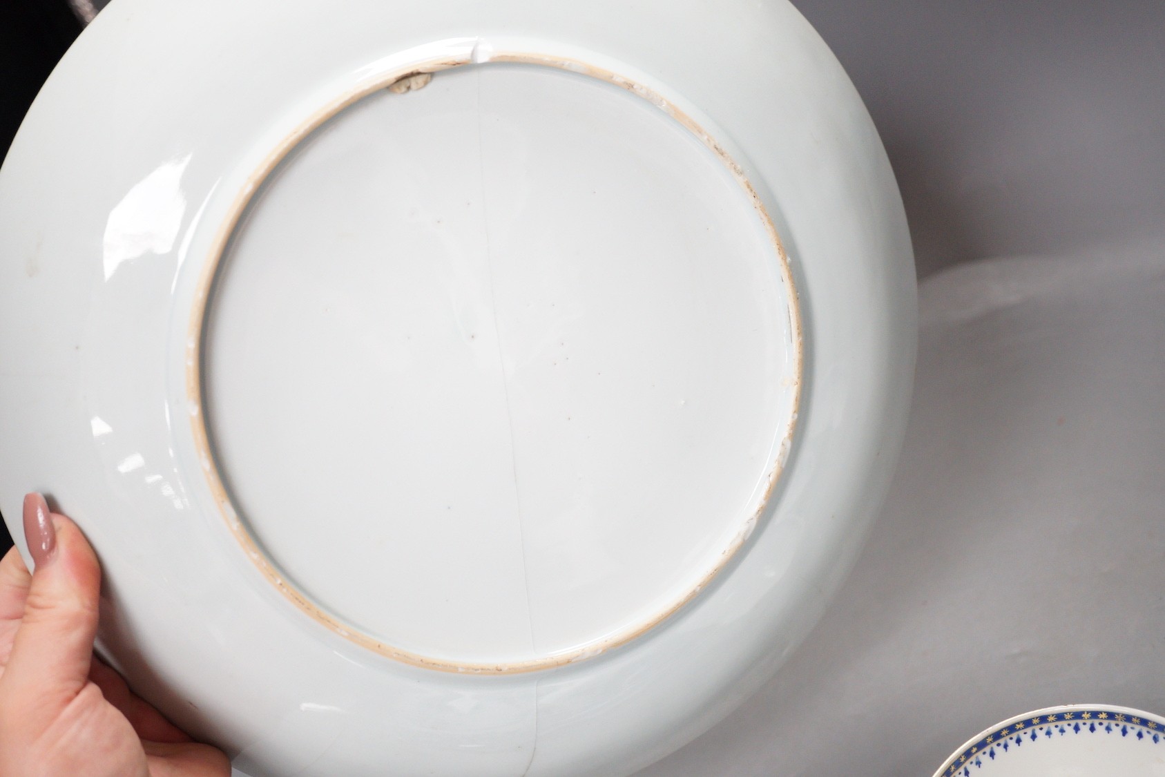 An 18th century Chinese blue and white dish, 29cm diameter, a similar lid and three tea bowls